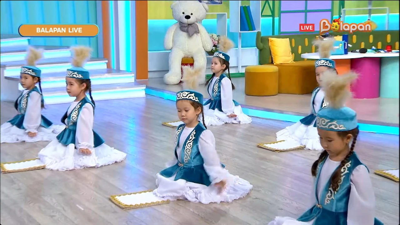Маленькие таланты «Қарлығаш» исполнили национальный танец «Текемет» в прямом эфире «Balapan Live» 