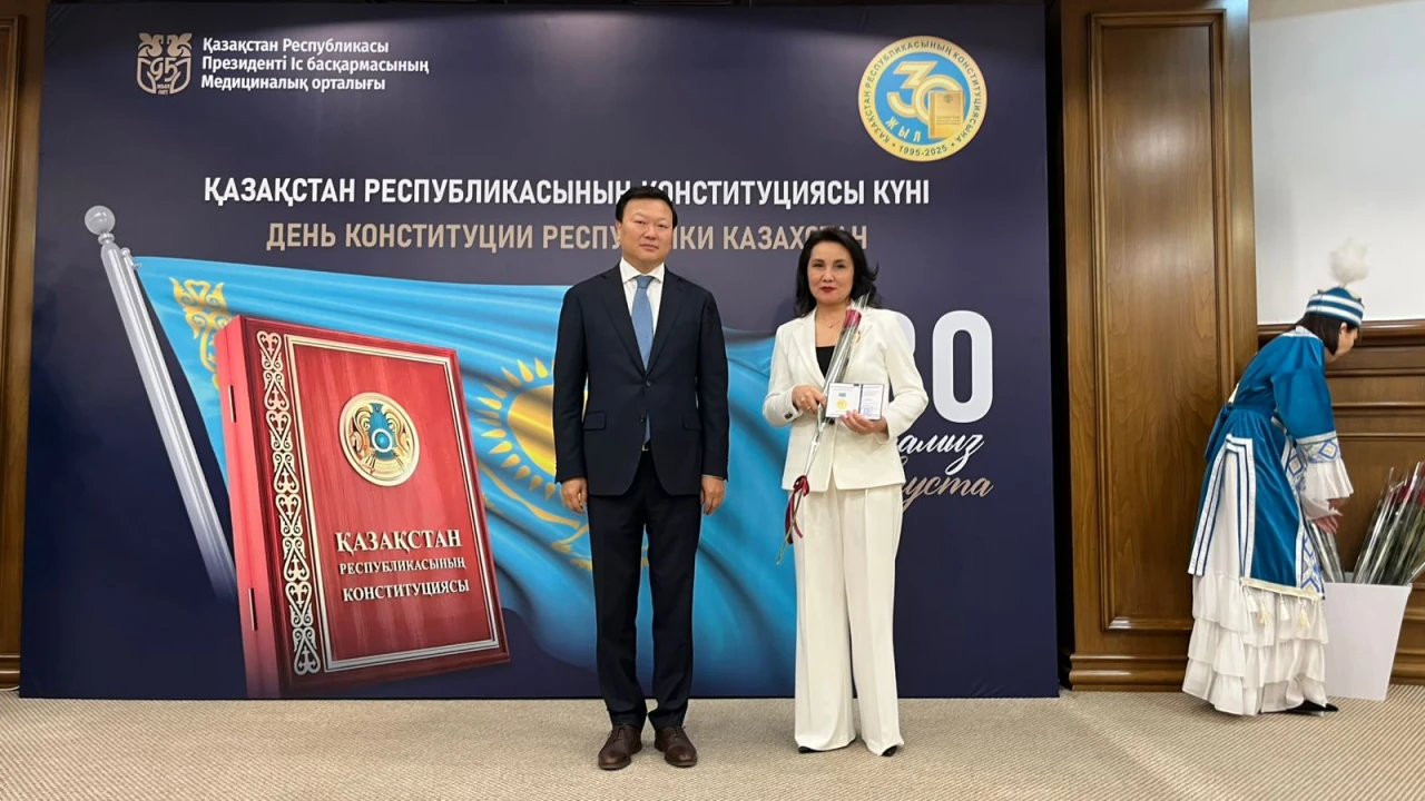 Награждение сотрудников детского сада "Карлыгаш" Медицинского центра УДП РК к 30-летию Конституции Республики Казахстан 