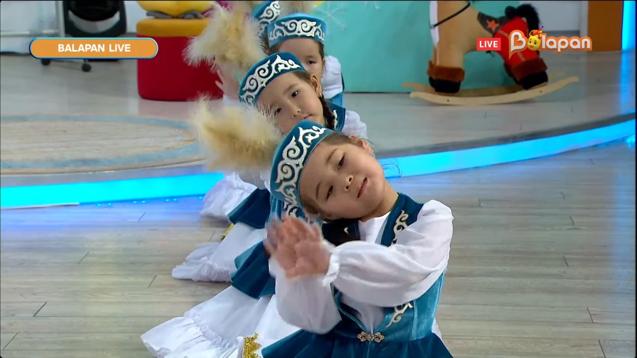 Маленькие таланты «Қарлығаш» исполнили национальный танец «Текемет» в прямом эфире «Balapan Live» 