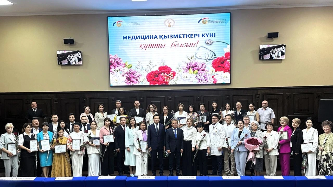 В канун Дня медицинского работника сотрудники детского сада «Қарлығаш» были отмечены высокими наградами