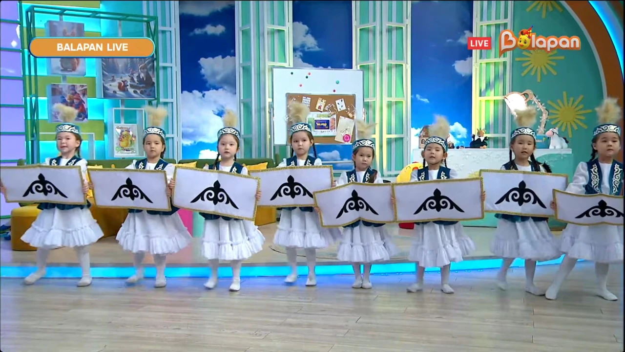 Маленькие таланты «Қарлығаш» исполнили национальный танец «Текемет» в прямом эфире «Balapan Live» 