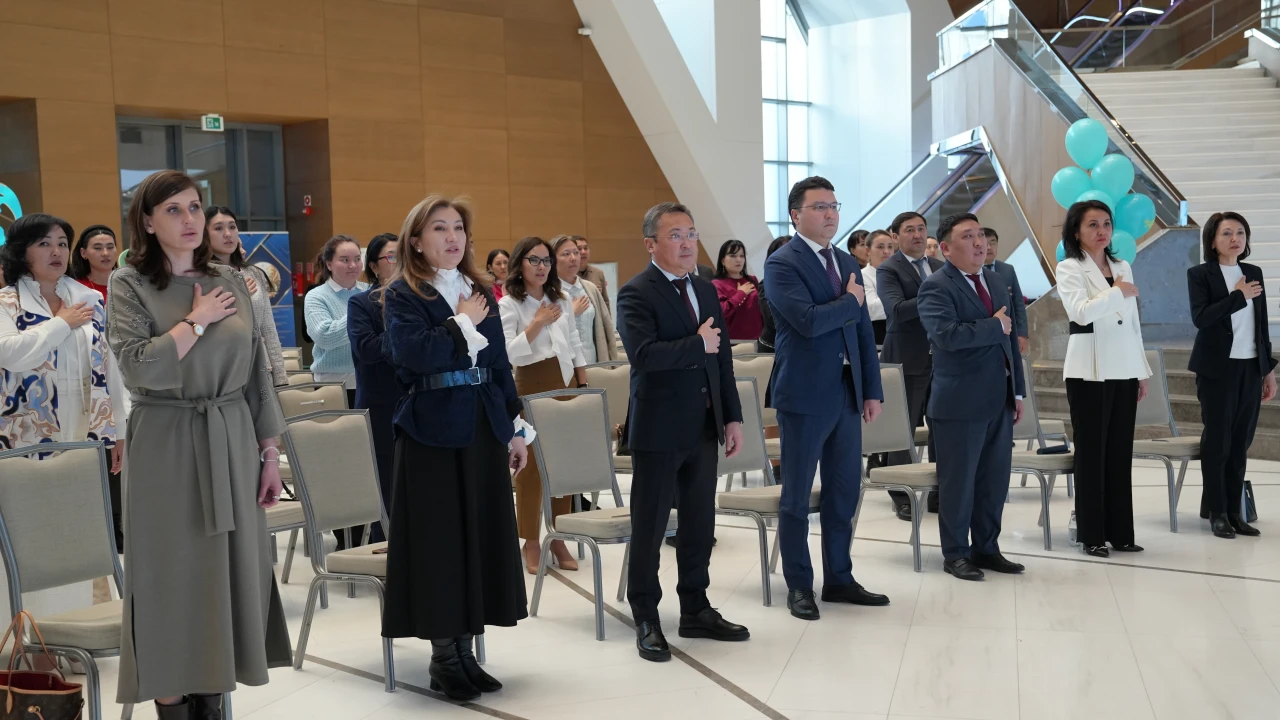Торжественное награждение сотрудников детского сада «Қарлығаш», приуроченное ко Дню Республики Казахстан