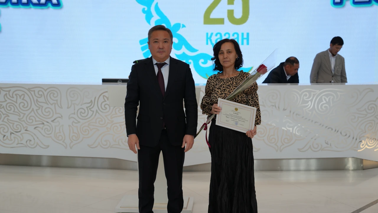 Торжественное награждение сотрудников детского сада «Қарлығаш», приуроченное ко Дню Республики Казахстан