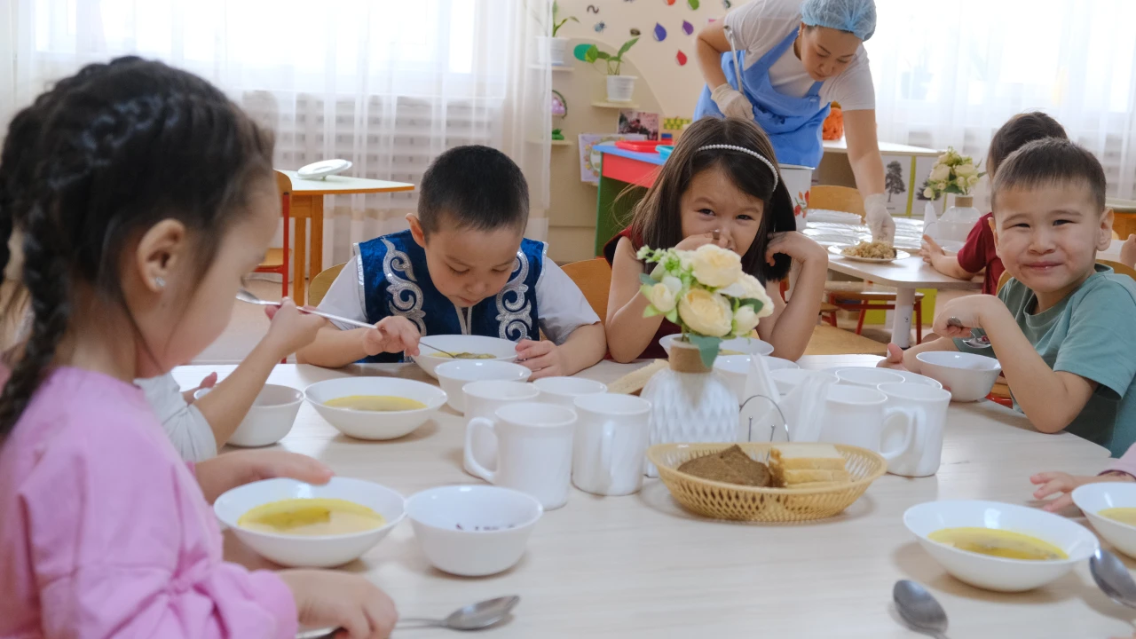 «Қарлығаш» балабақшасында тәрбиеленушілердің тамақтану сапасы бракераждық комиссия тарапынан тексерілді 