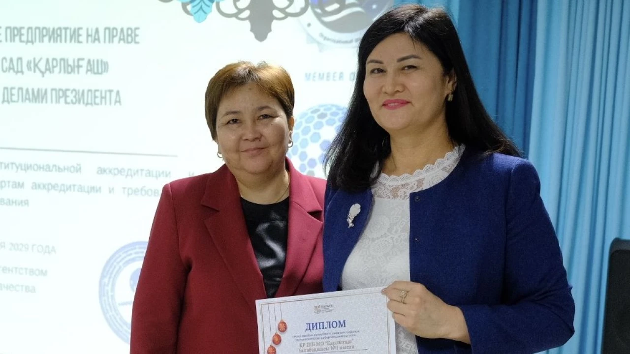 В детском саду «Қарлығаш» состоялся педагогический совет по вопросам применения мультимедийных технологий 