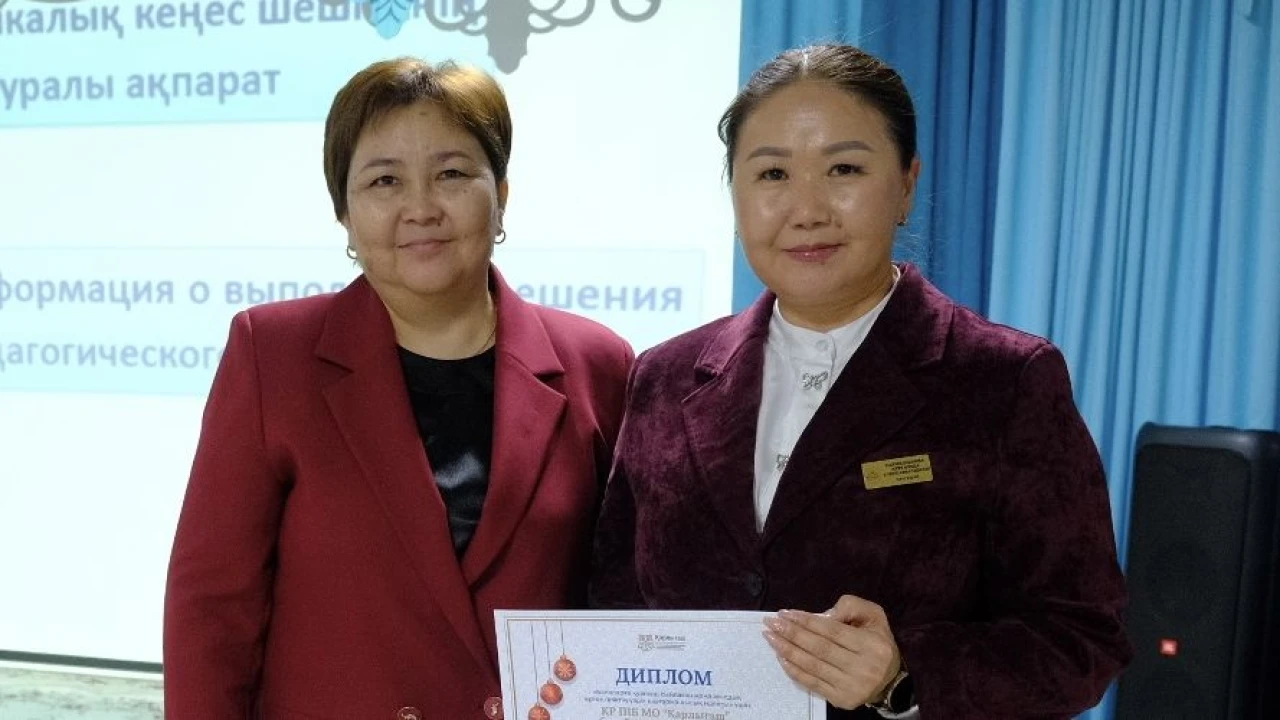 В детском саду «Қарлығаш» состоялся педагогический совет по вопросам применения мультимедийных технологий 