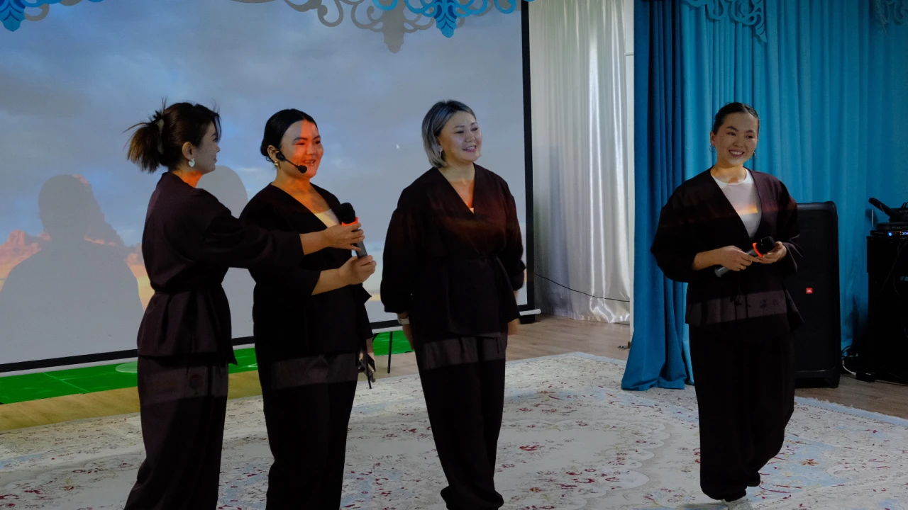 В детском саду «Қарлығаш» состоялся педагогический совет по вопросам применения мультимедийных технологий 