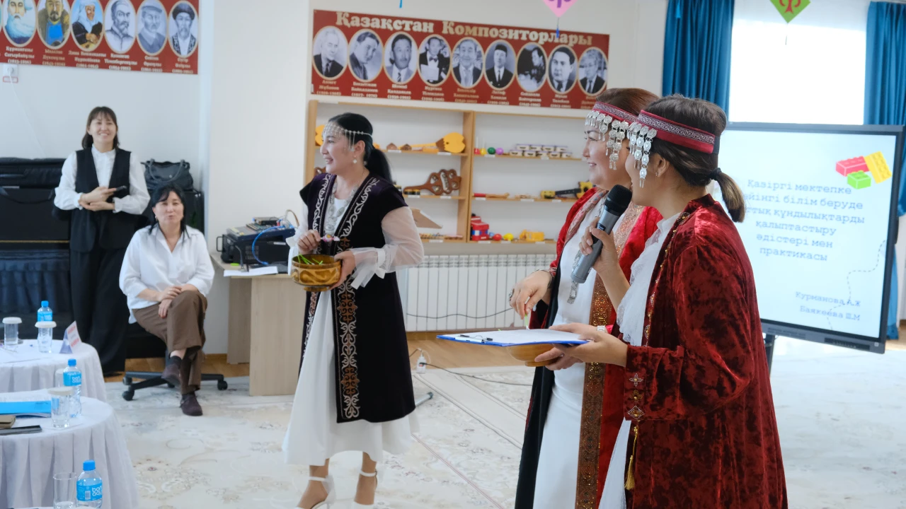 Национальные ценности в действии: в «Қарлығаш» прошёл педагогический совет в формате коворкинга 