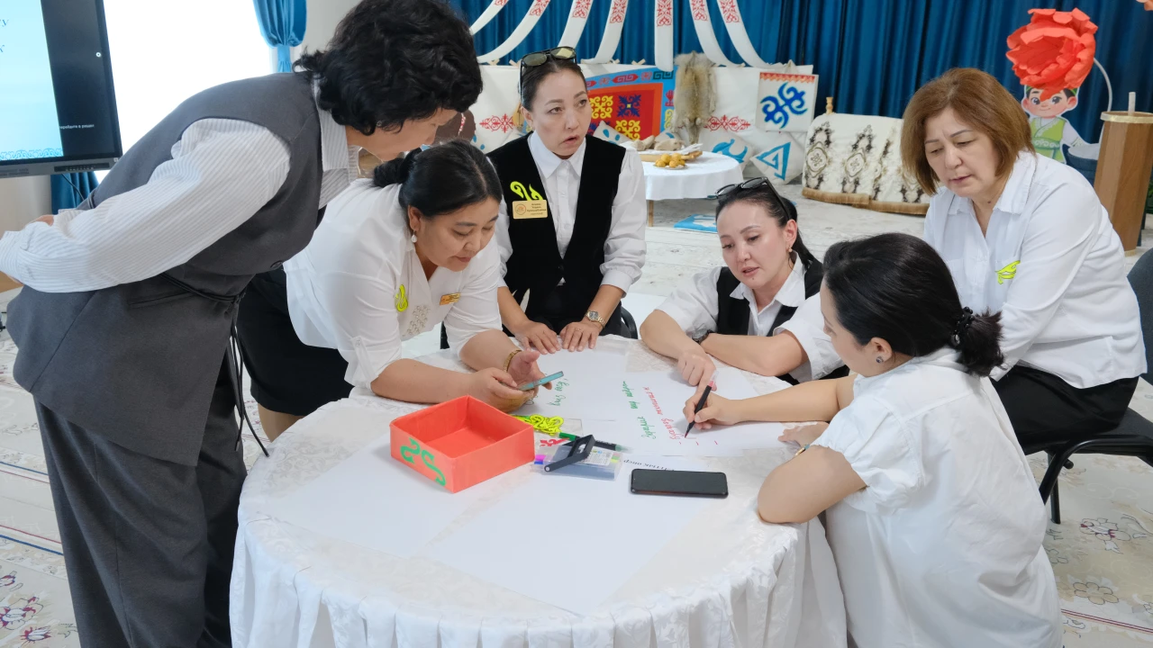 Национальные ценности в действии: в «Қарлығаш» прошёл педагогический совет в формате коворкинга 