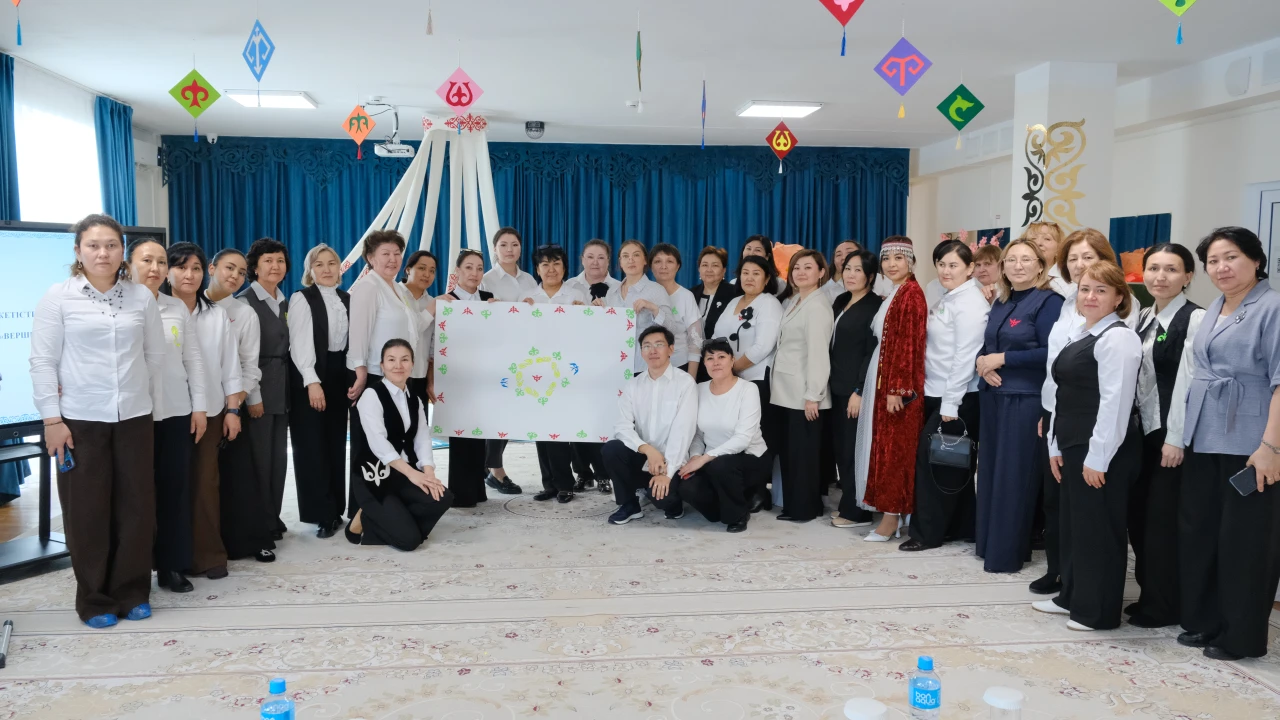 Национальные ценности в действии: в «Қарлығаш» прошёл педагогический совет в формате коворкинга 