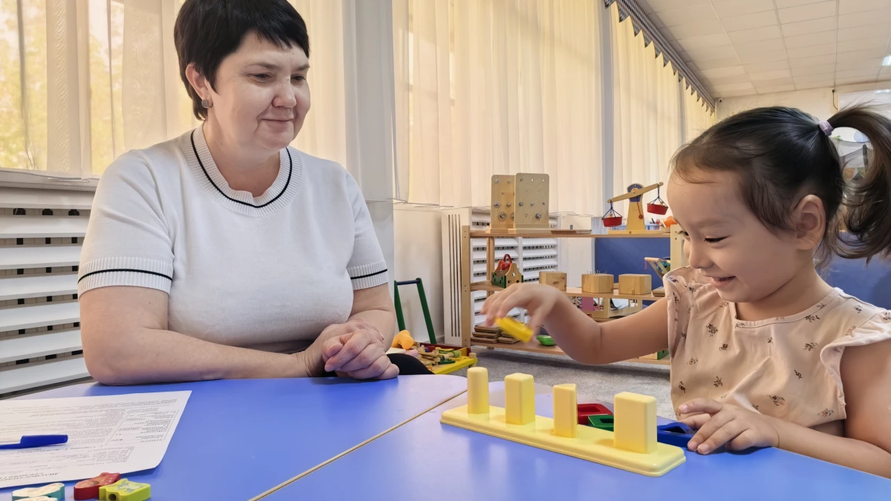 Тек бақылап қана қоймай, уақытылы аңғару: «Қарлығаш» балабақшасында балалардың дамуы мен бейімделуі қалай жүргізіледі? 