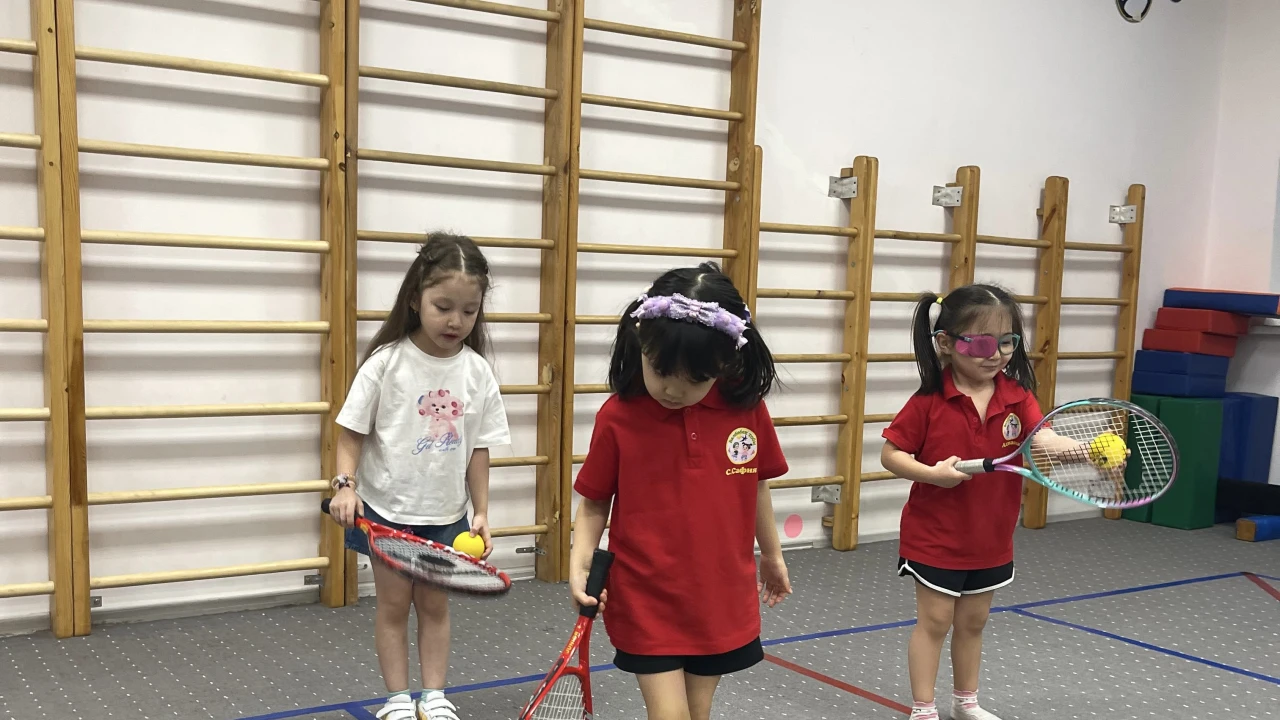 Теннисный кружок в детском саду «Қарлығаш» 