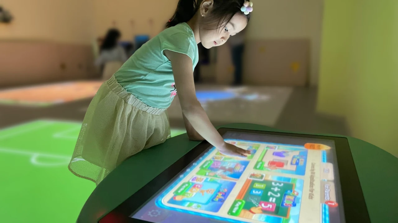 Первые шаги в цифровом мышлении: как формируются навыки будущего у детей — от «Бастау» до ИИ 