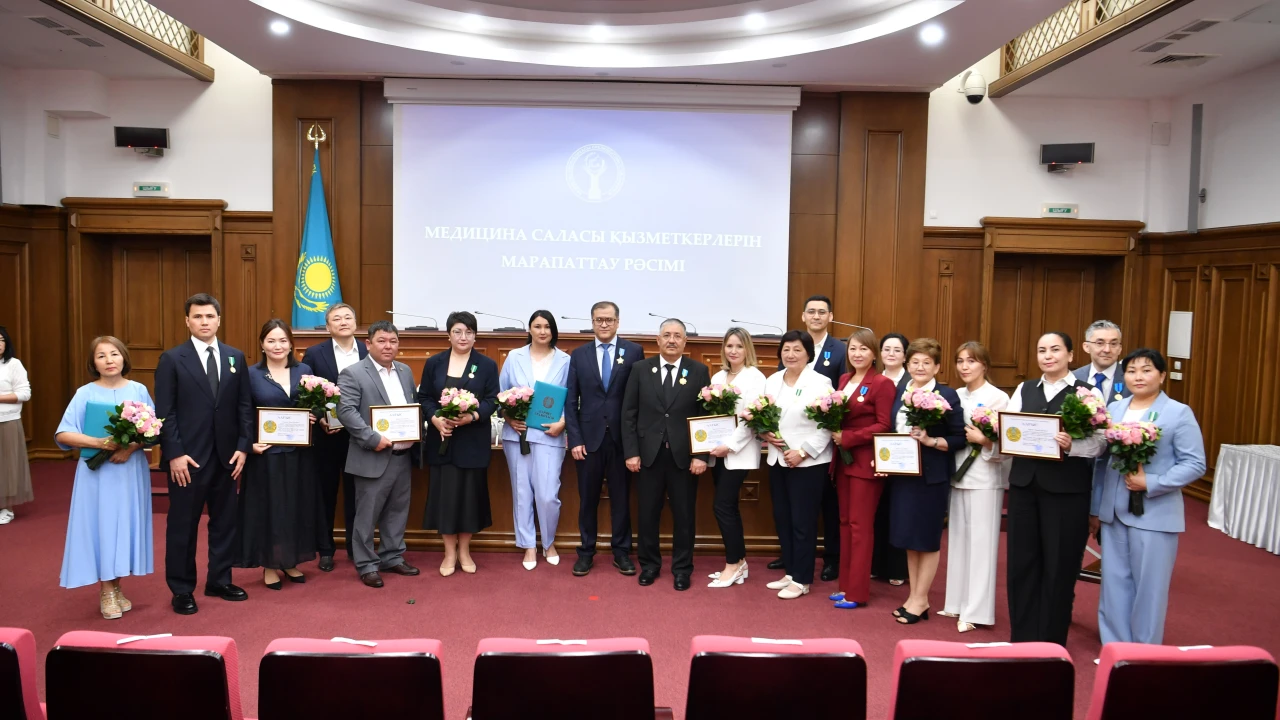 Еңбек пен кәсібилікке көрсетілген жоғары құрмет 