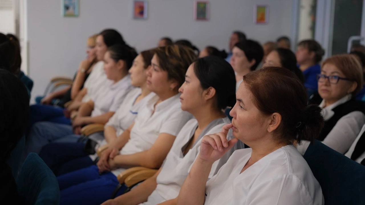 ҚР ПІБ Медициналық орталығы басшысының орынбасары Людмила Бюрабекова «Қарлығаш» балабақшасының ұжымымен кездесіп, мемлекет Басшысының Жолдауының негізгі бағыттарын түсіндірді 