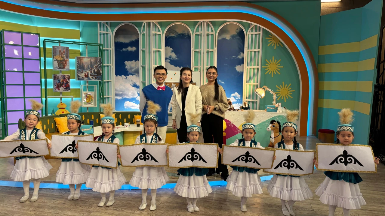 Маленькие таланты «Қарлығаш» исполнили национальный танец «Текемет» в прямом эфире «Balapan Live» 