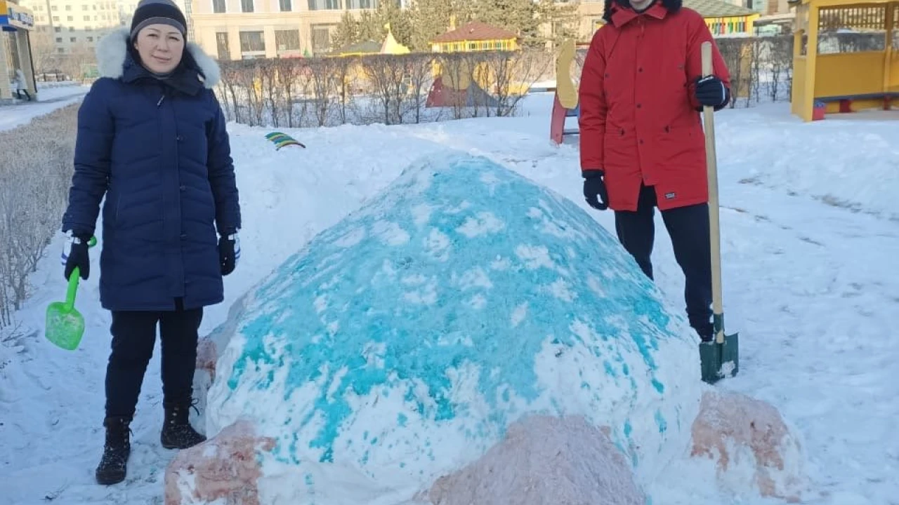 Қардан жасалған мүсіндер 